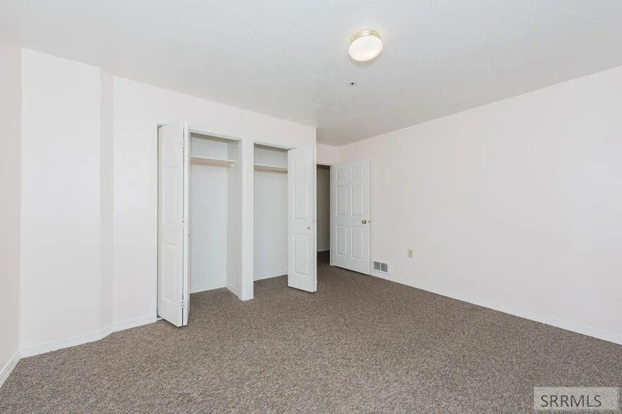 Building Photo - 679 Troy Ave W