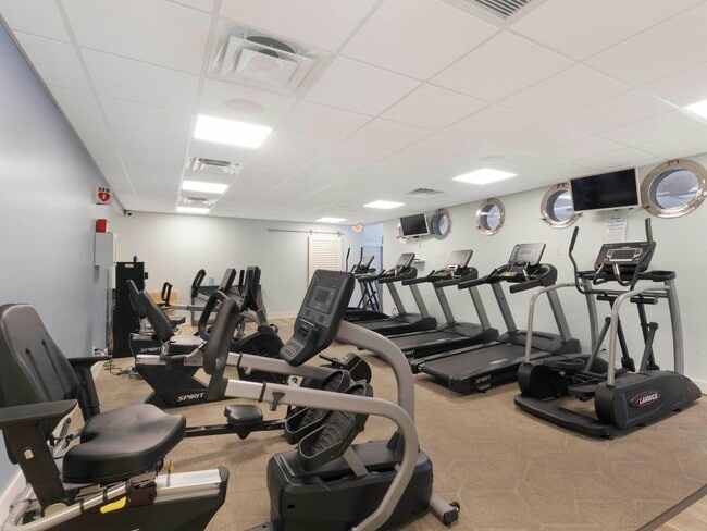 Building Photo - 911 Gardenia Dr