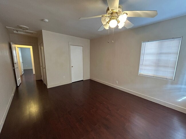 Building Photo - Charming 3 Bed/2 Bath in SW Bakersfield w/...