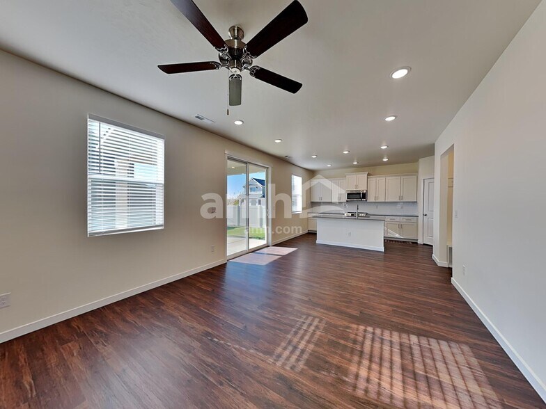 Building Photo - 9523 W Shumard St