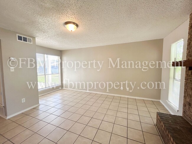 Building Photo - 1401 Old Bardwell Rd