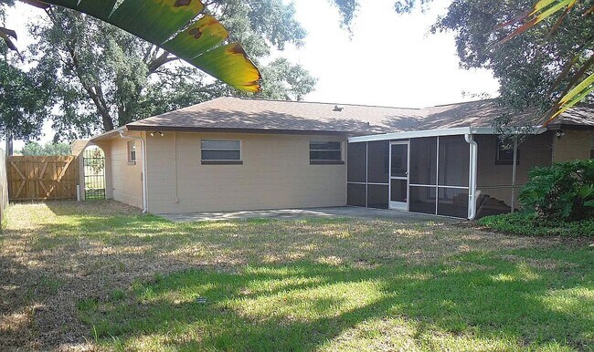 Building Photo - 4310 Cove Dr