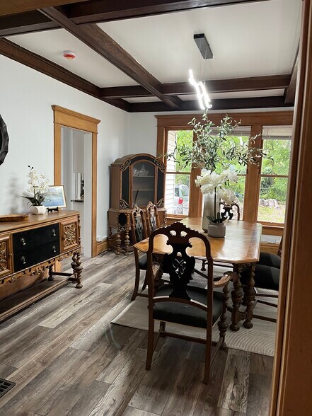 Dining Room for 6! - 24 E Northwood Ave