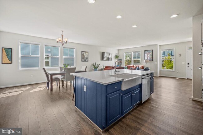 Building Photo - 1025 Forsythia Ln