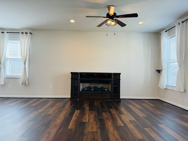 Building Photo - 454 Coastal Ave