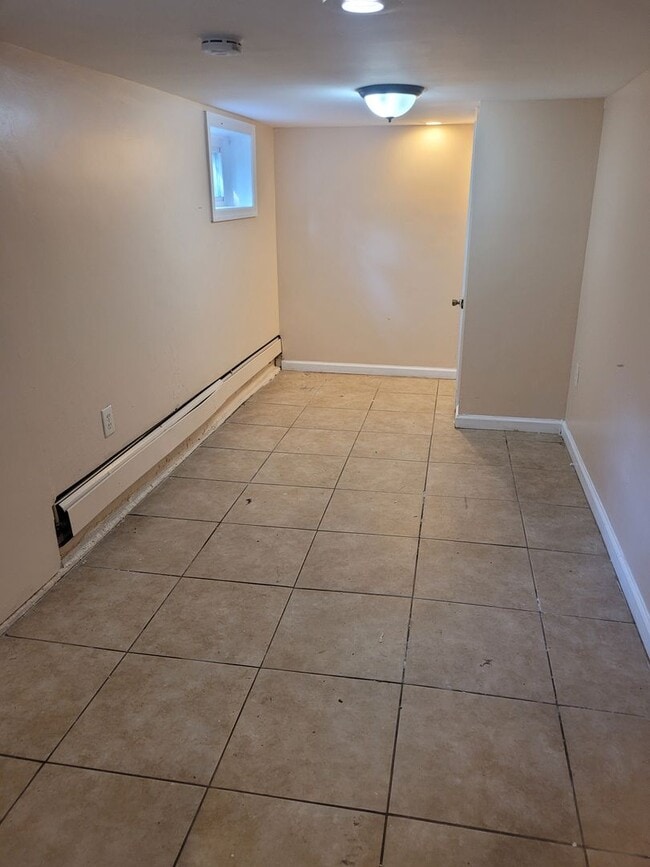 Building Photo - 24 Valley St