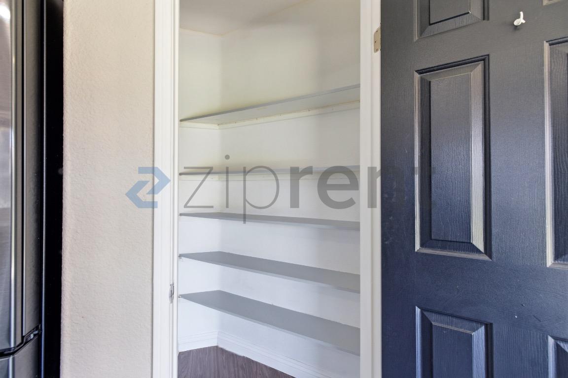Building Photo - 27165 Hemingway Ct
