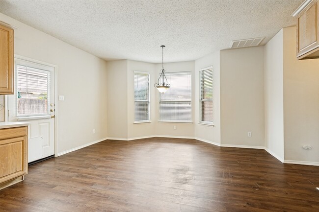 Building Photo - 732 Fox Run Trail