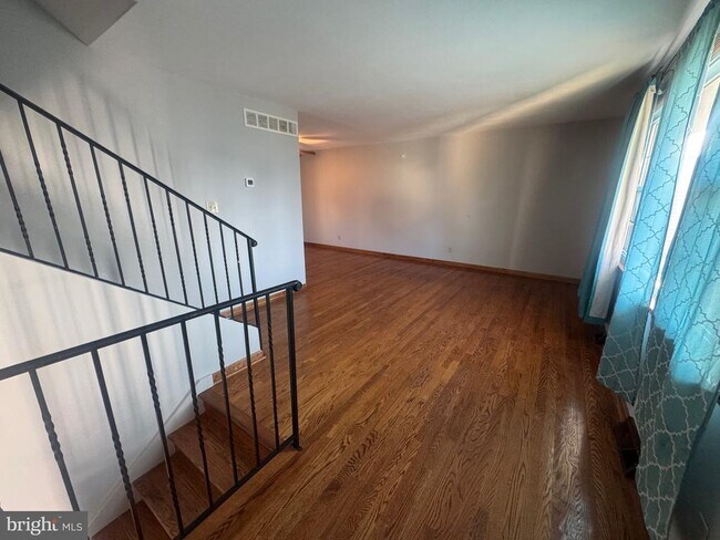 Building Photo - 172 Chapel Dr