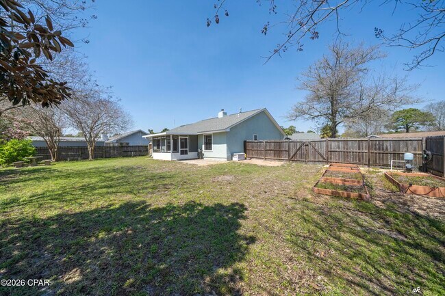 Building Photo - 307 Fan Palm Pl