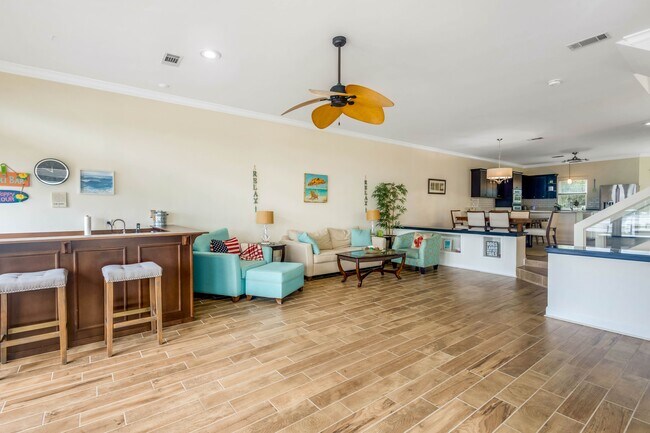 Building Photo - 53 Yacht Club Dr