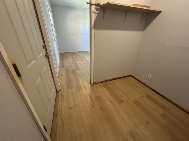 Building Photo - Large 3 bed 1 bath Home