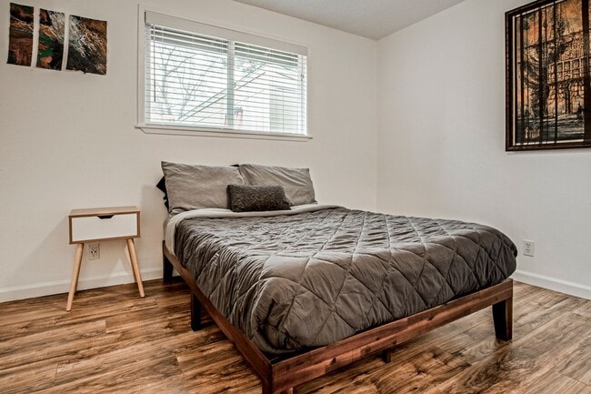 Building Photo - Fully Remodeled 3BR/1BA in the Heart of Bend