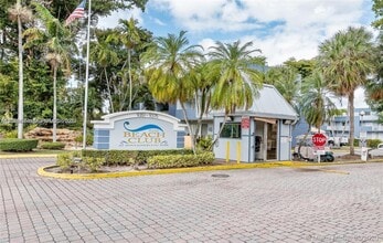 Building Photo - 9375 Fontainebleau Blvd