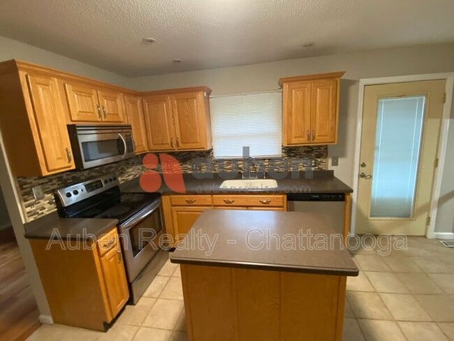 Building Photo - 809 Gloria Ln