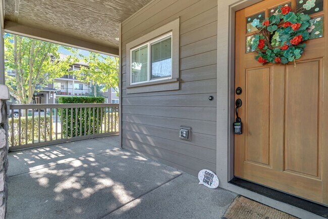 Building Photo - Spacious 4BR/3BA in Beaverton