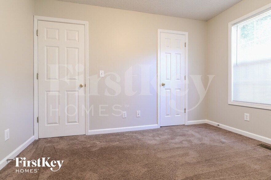 Building Photo - 3240 Hilltop Cir