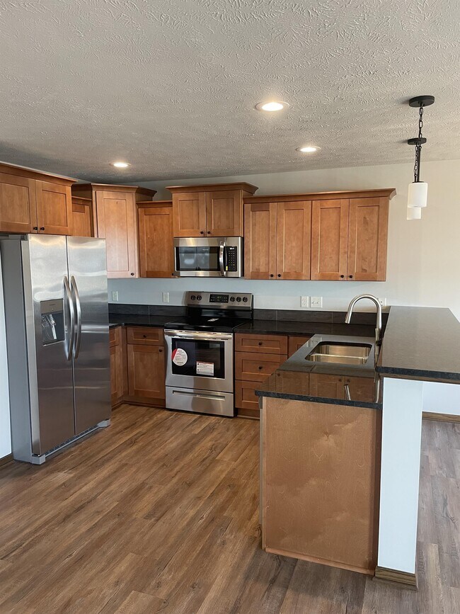 Building Photo - 9240 Peregrine Rd