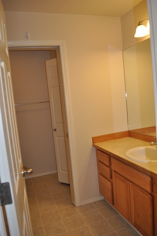 Building Photo - 3 Bedroom East Anchorage Condo!