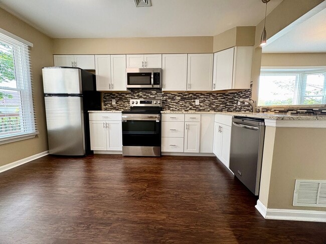 Building Photo - 2 Bedroom 2.5 Bathroom in Hummelstown!