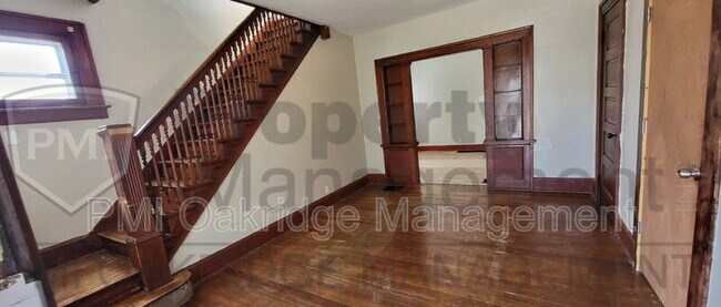 Building Photo - 829 Camp St