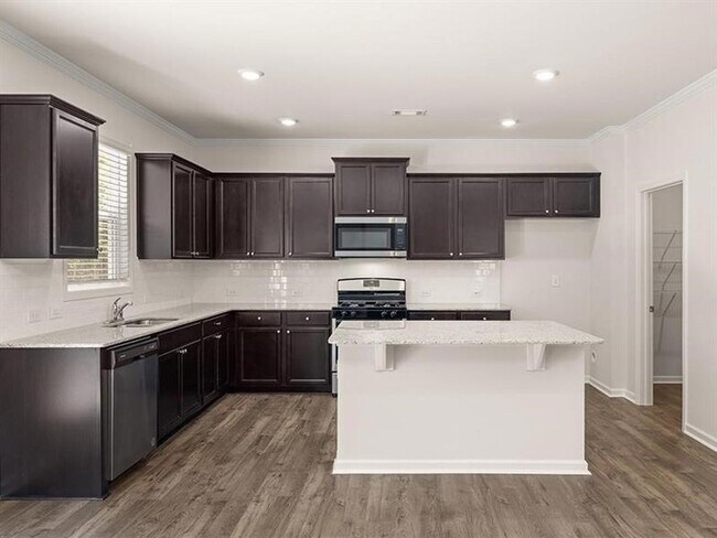 Building Photo - 167 Fernbrook Trl