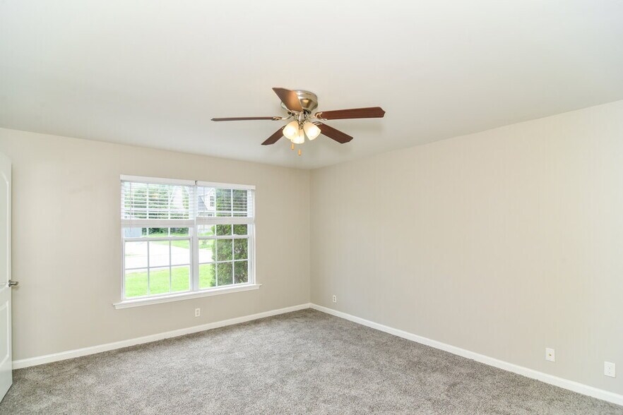 Building Photo - 145 Lyndhurst Dr