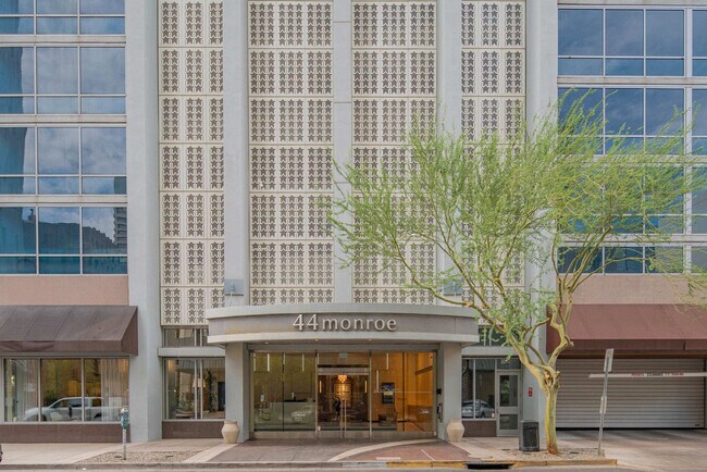 Building Photo - 18 W Monroe St