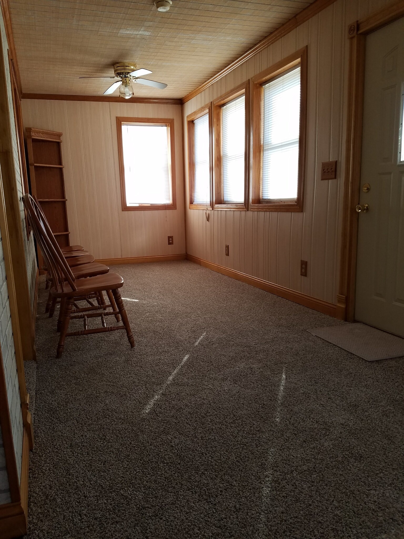 Main level 4 seasons porch/sitting room - 556 Rose Ave E