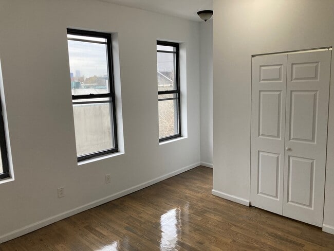 Building Photo - 460 E 134th St