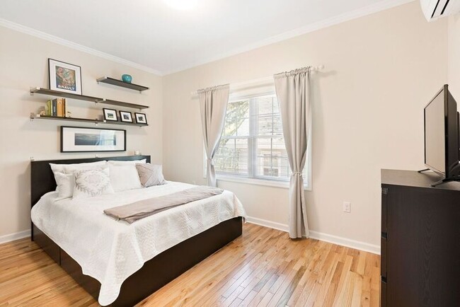 Building Photo - 450 Pompton Ave