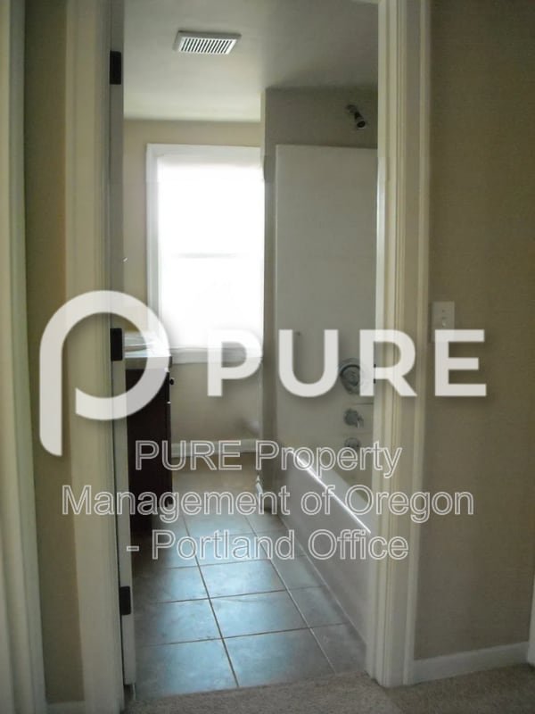 Building Photo - 1420 SE 40th Ave