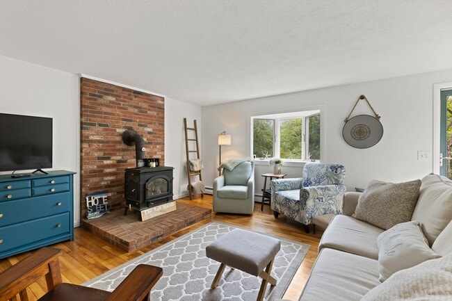 Primary Photo - 15 Courtland Dr