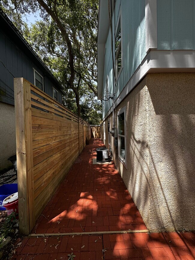 Building Photo - 208 A St