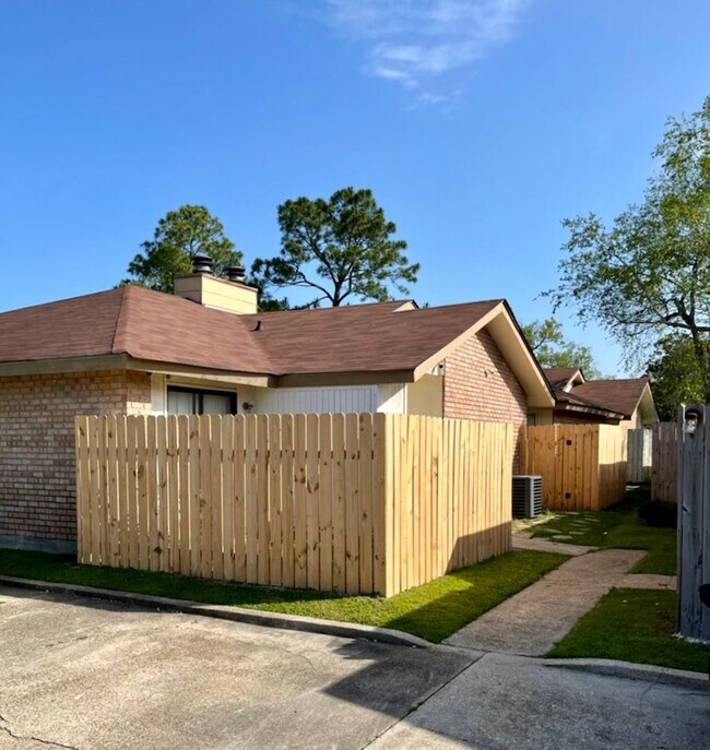 Building Photo - 8010 Pennth Ave
