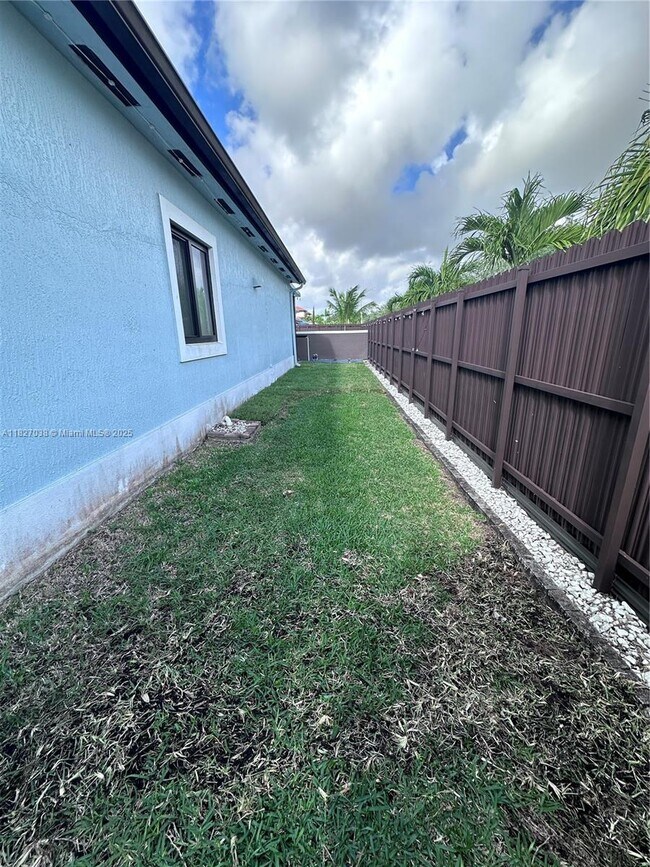 Building Photo - 16012 SW 64th Terrace