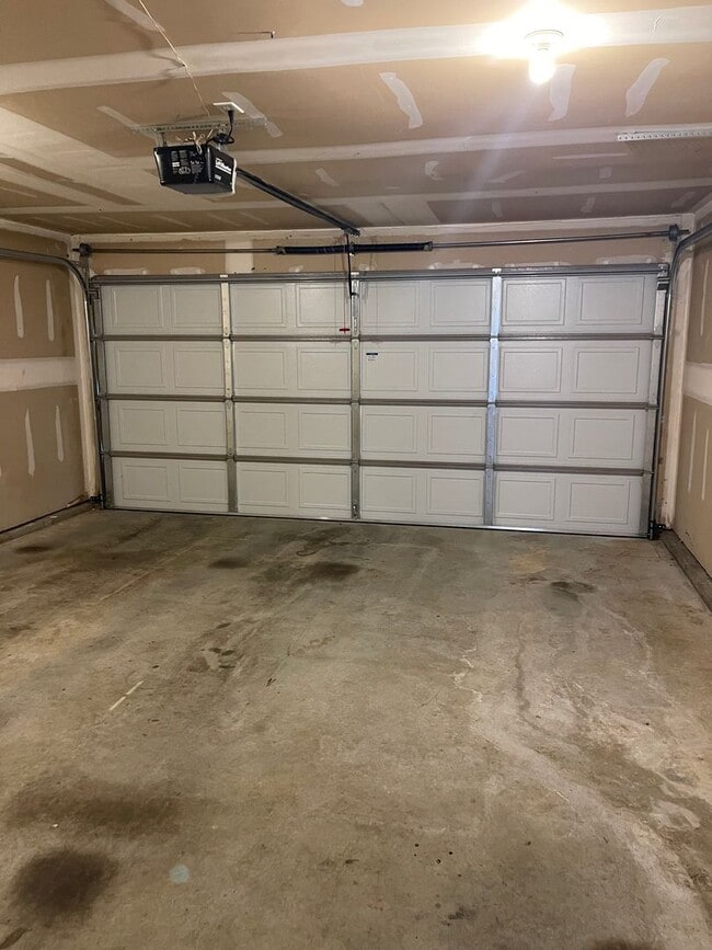 Building Photo - 3 Bed 2.5 Bath Nashville Opry Mills Area FOR LEASE