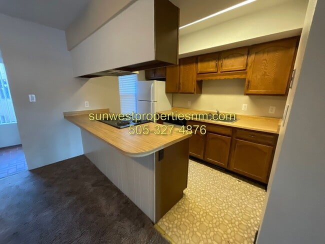 Building Photo - 2 Bedroom, 1.5 Bathroom with Garage