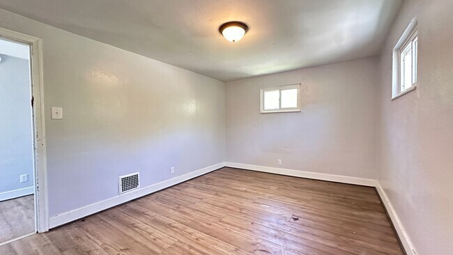 Building Photo - Spacious 3-bed home in Midland, PA!