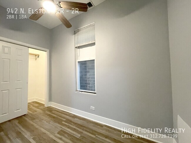 Building Photo - 942 N Elston Ave