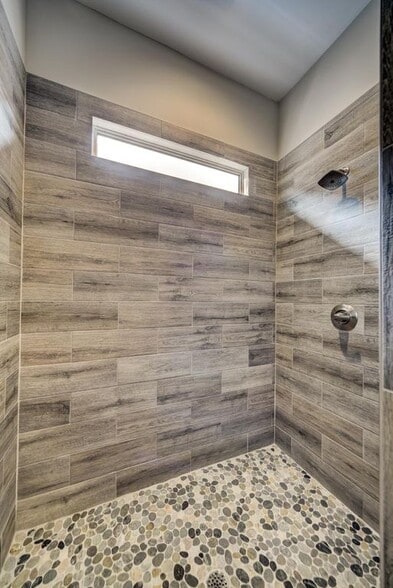 Amazing shower - 910 Sharpe Ave