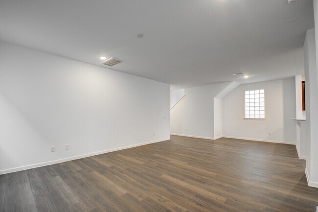 Building Photo - 10123 Clearwick St