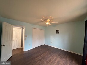 Building Photo - 2000 English Oak Ct