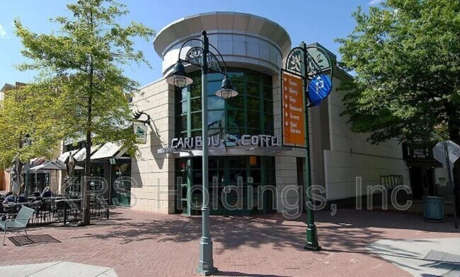 Building Photo - 1521 S George Mason Dr