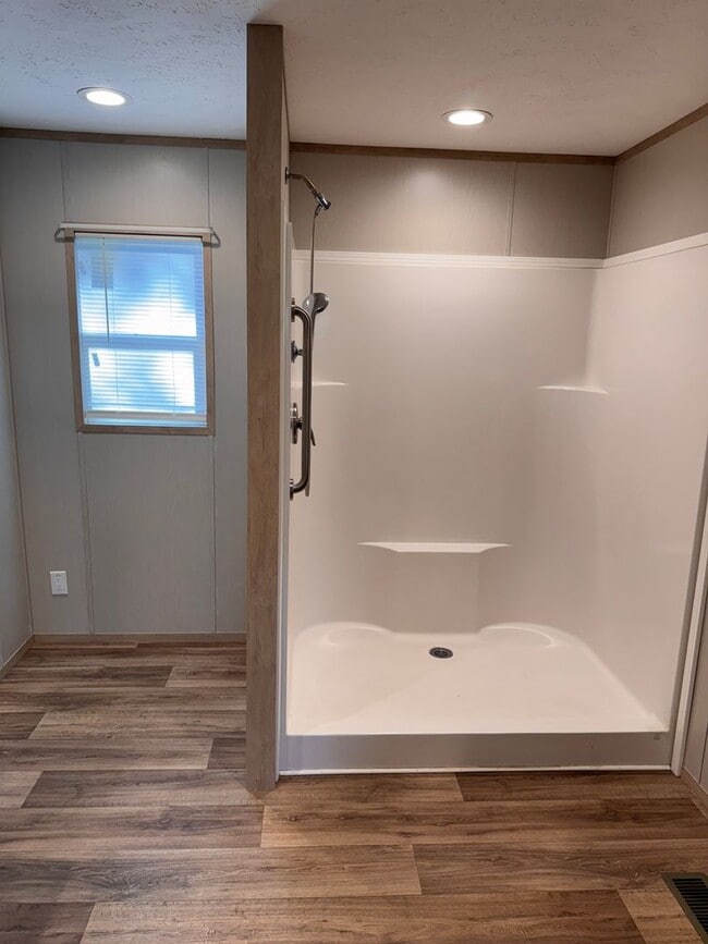 Building Photo - 3 Bedroom || 2 Bathroom in Concord