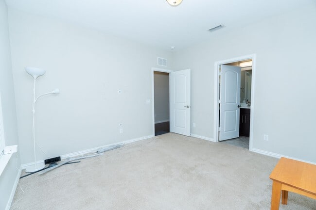 Building Photo - 2813 Barnsley Dr