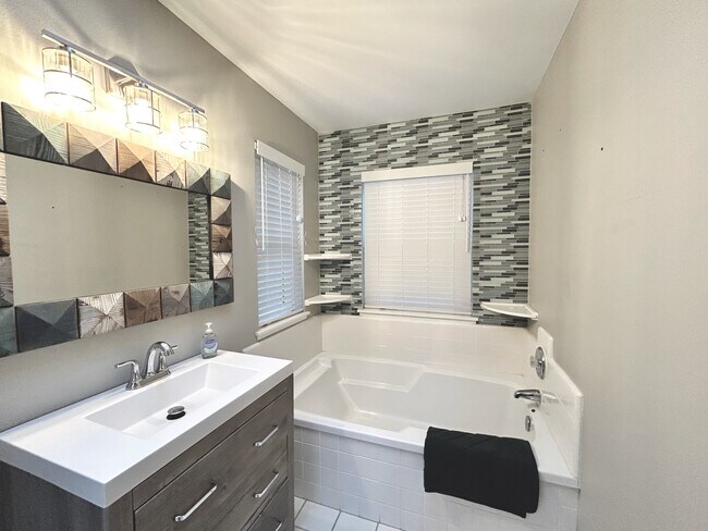 ensuite with separate shower and tub - 121 Hollywood Ave