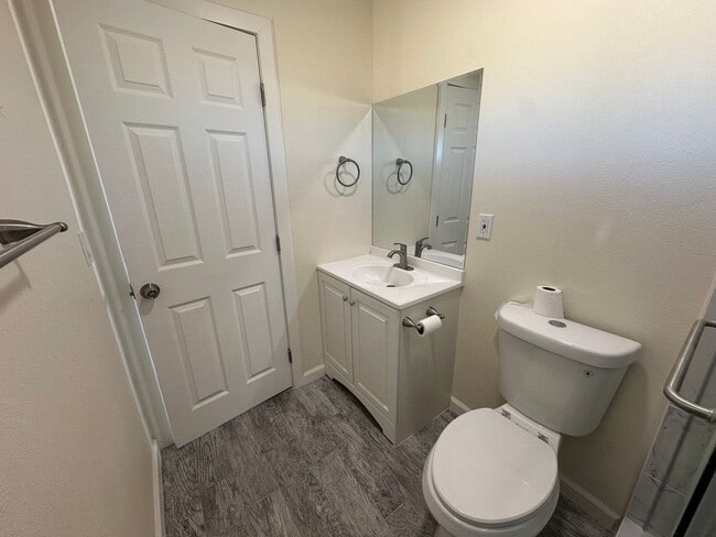 Building Photo - PRIVACY! PRIVACY! Cute newly remodeled 2 bed/1 bath home!