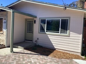 Building Photo - Newly remodeled