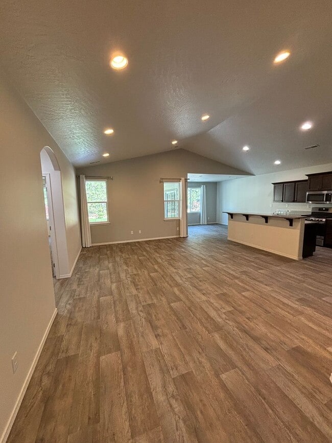 Building Photo - 3624 N Britton Rd